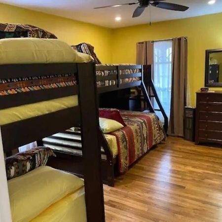 Stockyards!-1 Block Away ! Cowboy Cottage Sleeps 9 Fort Worth Bagian luar foto