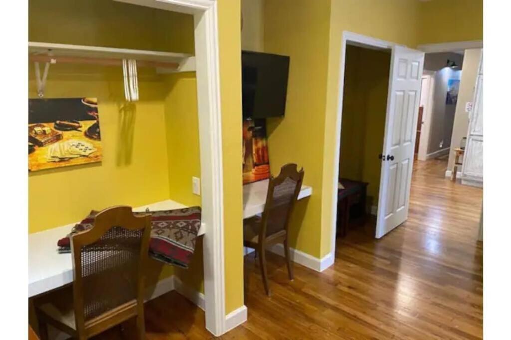 Stockyards!-1 Block Away ! Cowboy Cottage Sleeps 9 Fort Worth Bagian luar foto